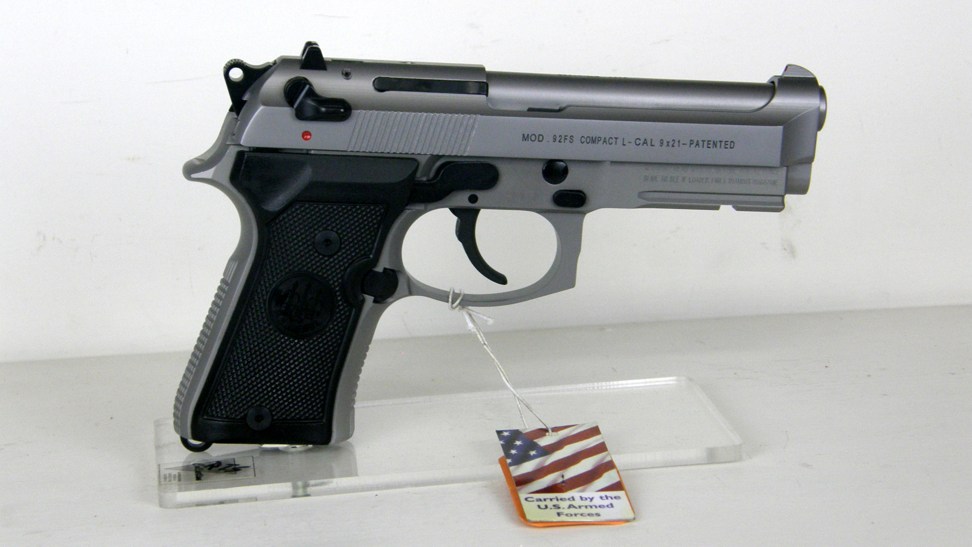 Первая компакт. Беретта m9a1. Beretta m9 Compact. Beretta m418. Beretta m9 a1 & Colt.